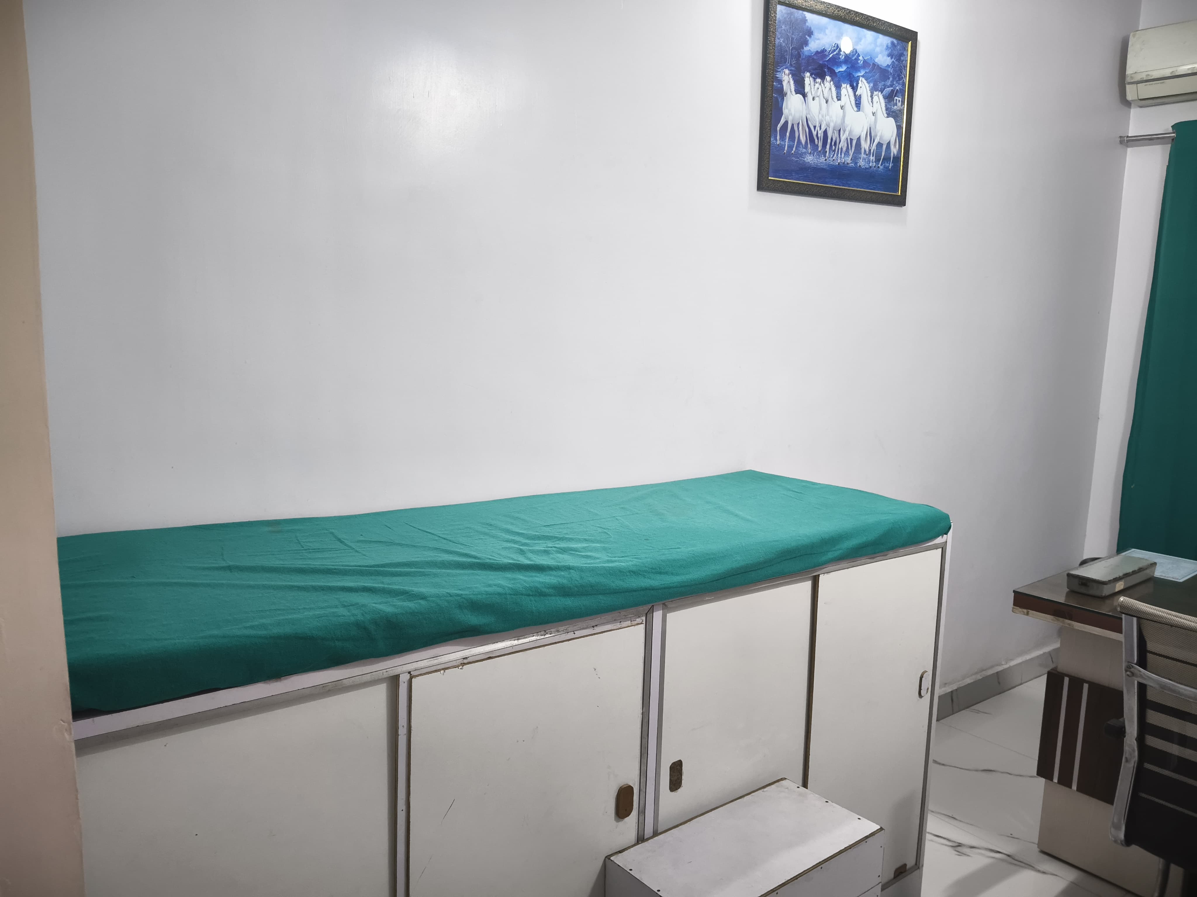 Patient examination bed